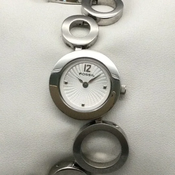 ES8858 Ladies Stainless F2 Fossil Round Face Watch, silver toned watch band. Fossil f2 ladies watch - Gem main image 2